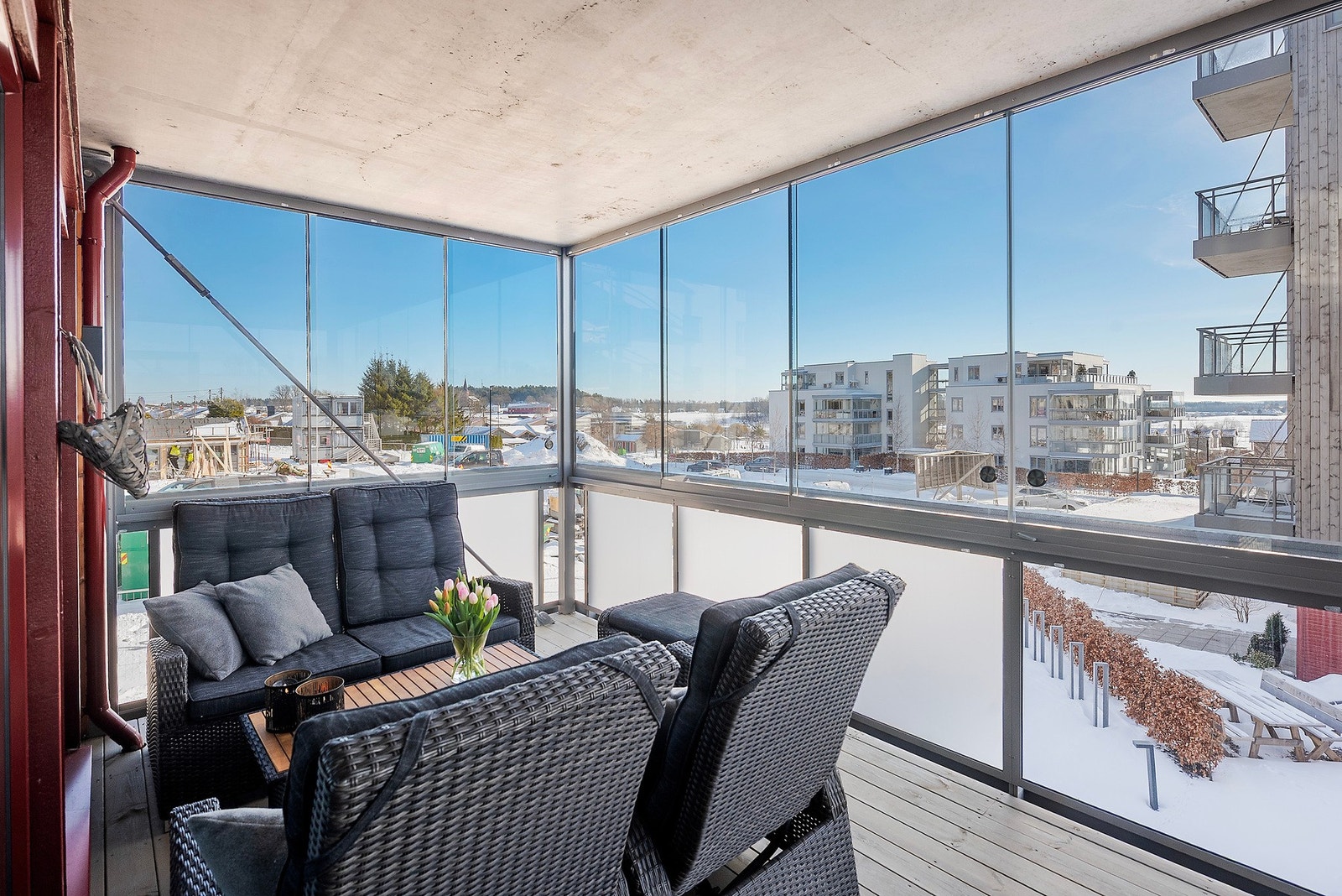 Med innglasset balkong på 16 kvm Galleribilde