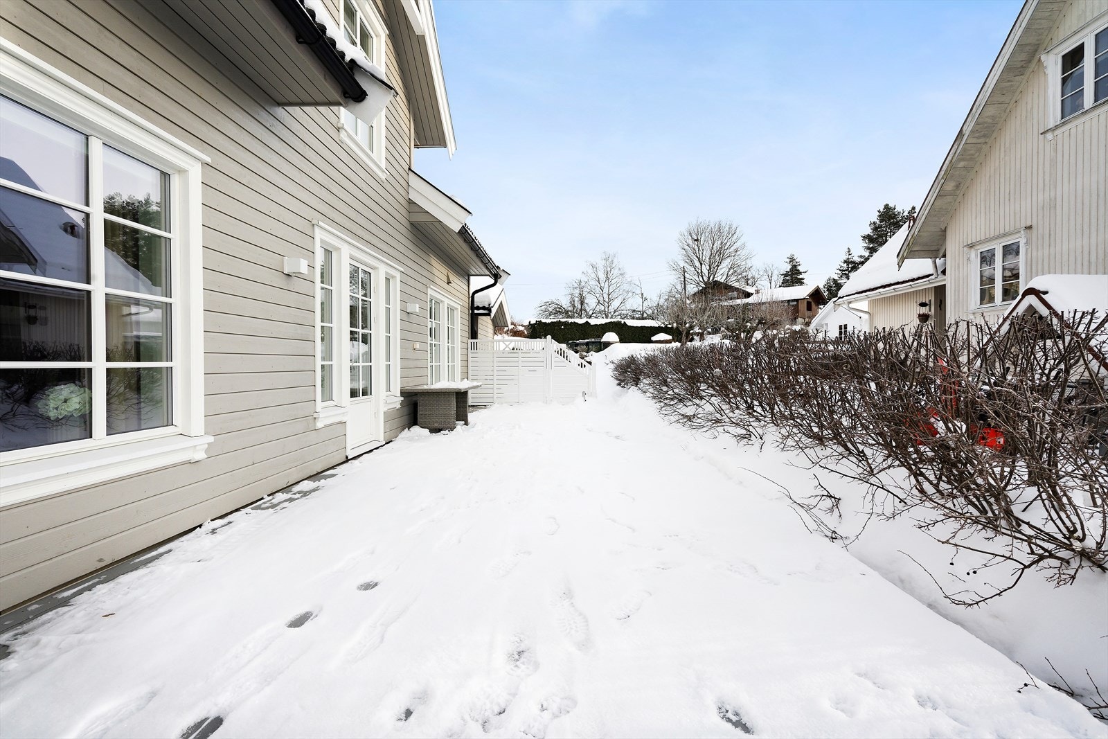 Romslig terrasse med god plass til det man måtte ønske! Galleribilde