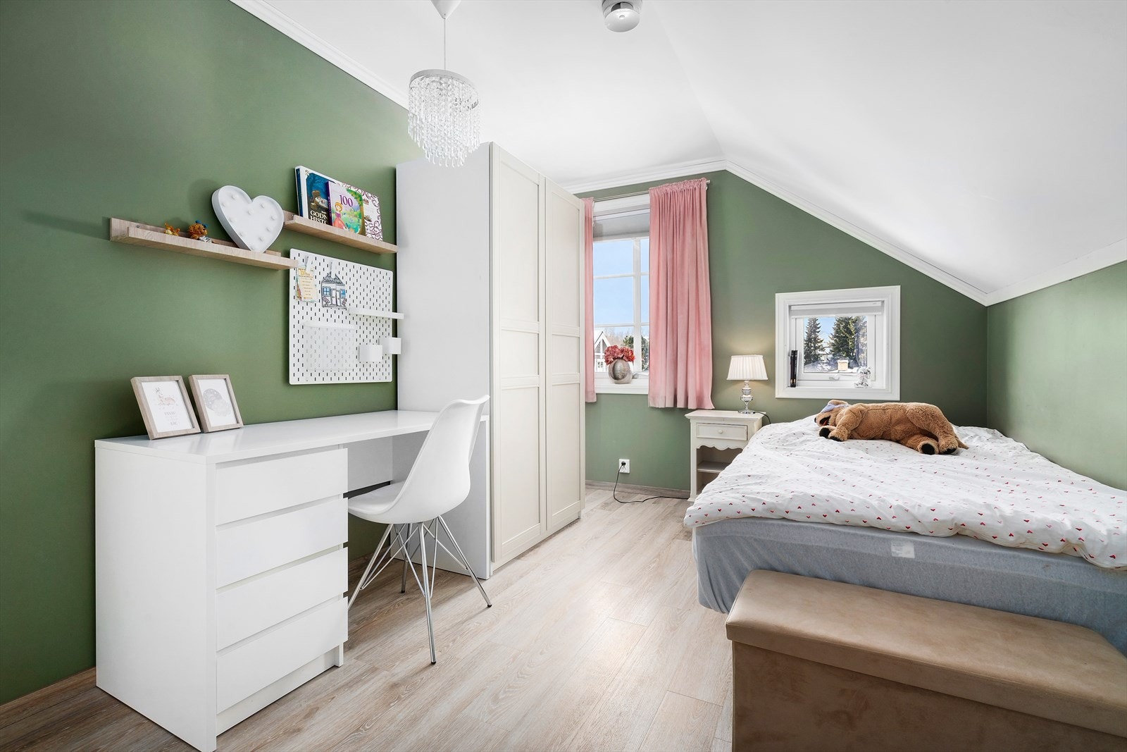 Boligen har tre innbydende soverom. Galleribilde