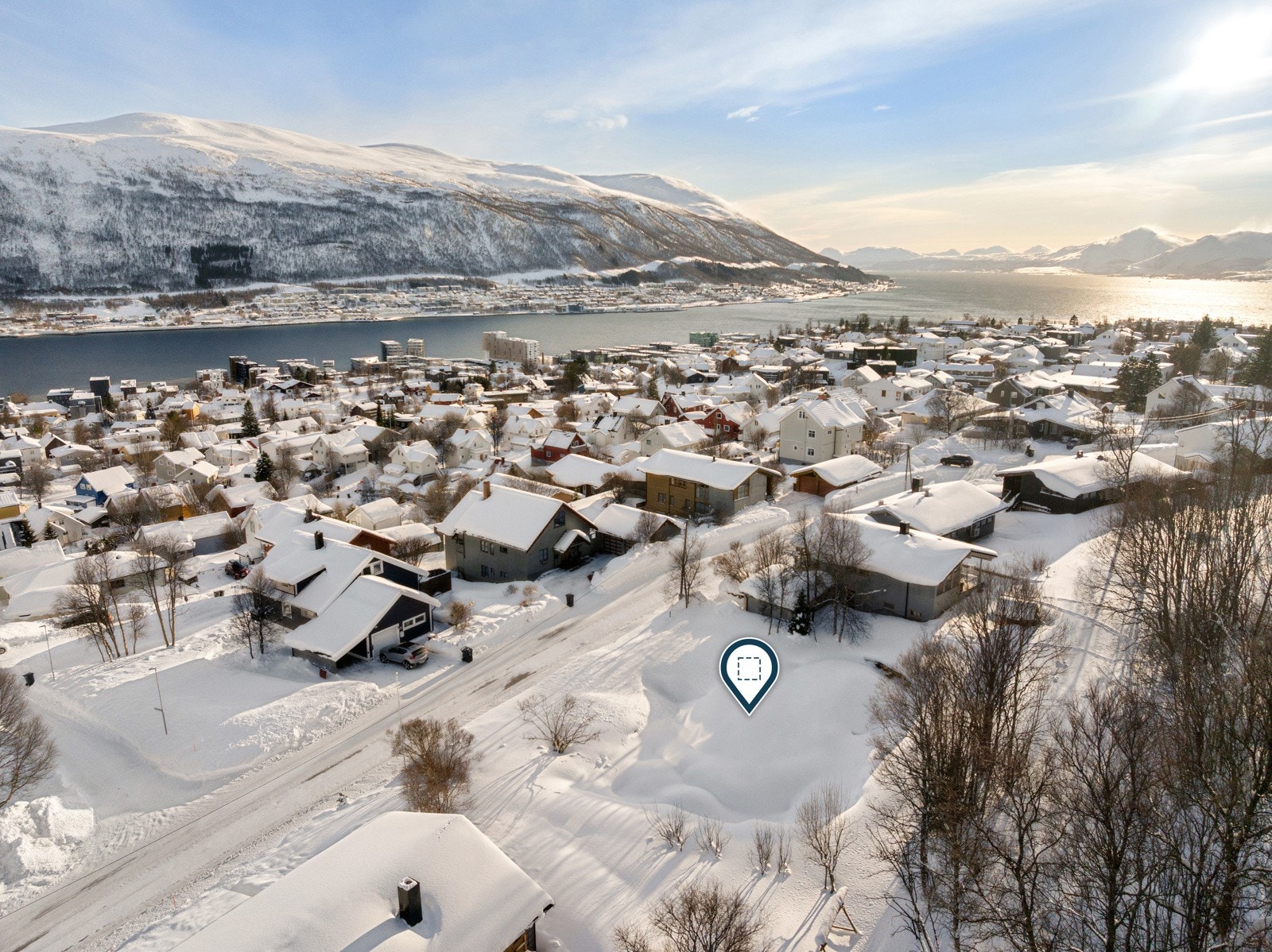 Eiendommen ligger etterspurt og familievennlig til med umiddelbar nærhet til både skole, barnehage, busstopp og dagligvare. Galleribilde