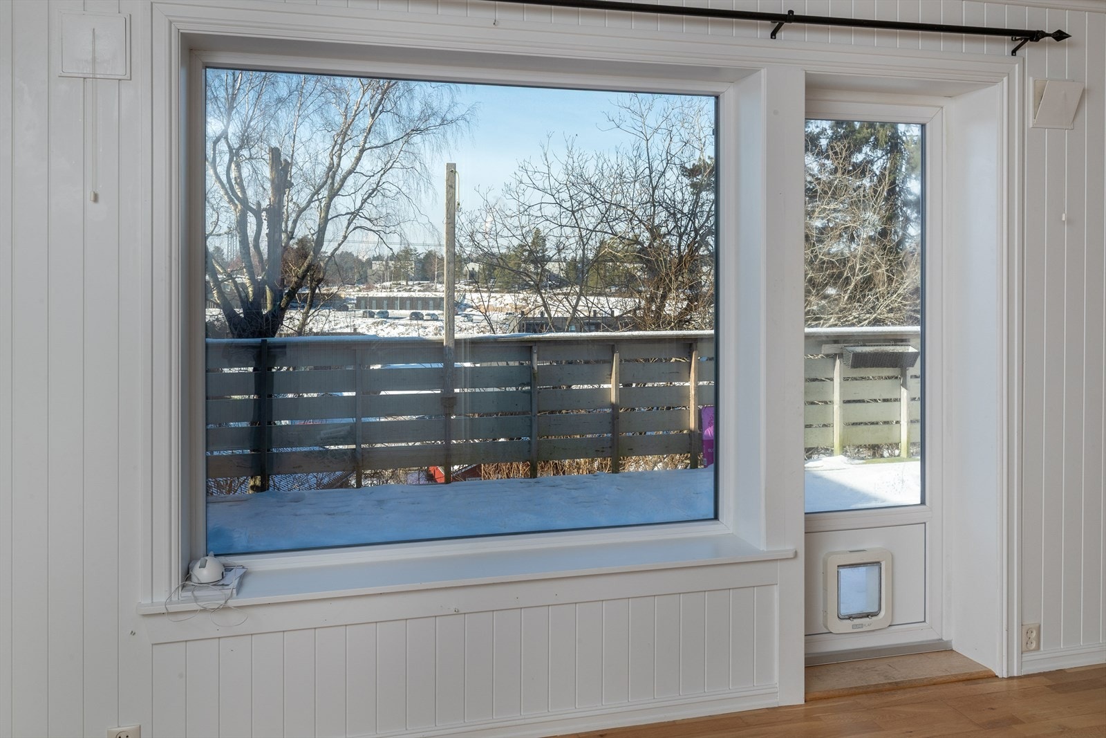 Fra stuen er det utgang til veranda Galleribilde