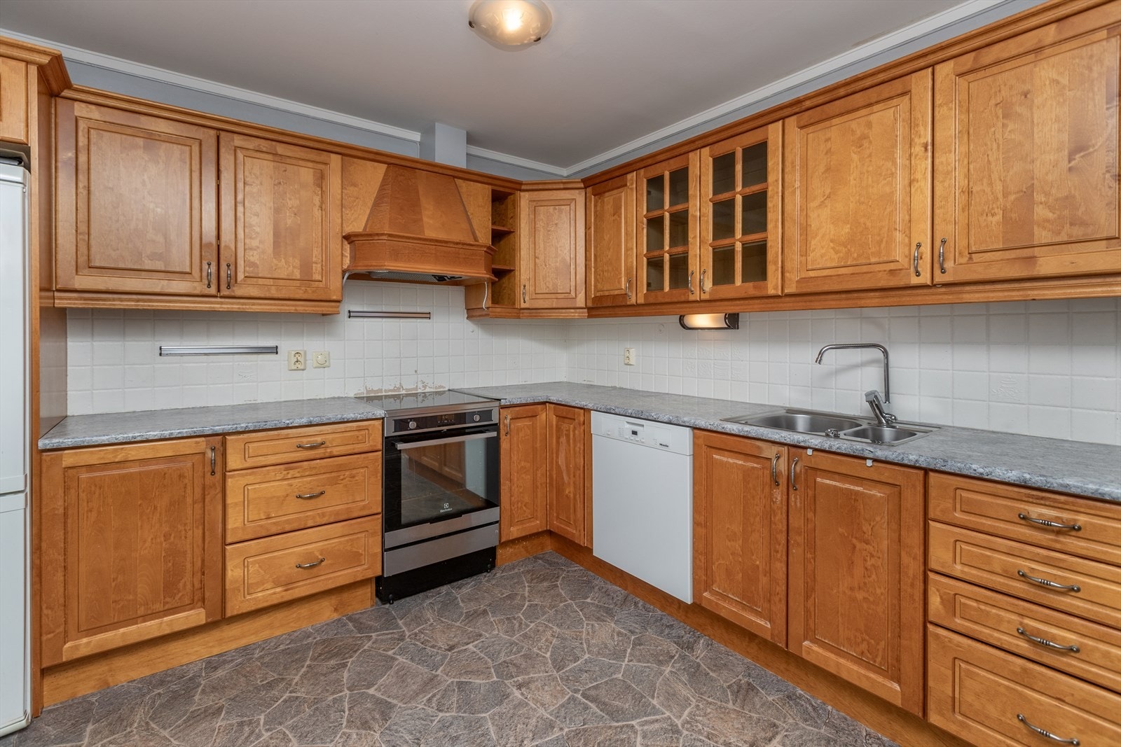 Godt med skap- og benkeplass Galleribilde