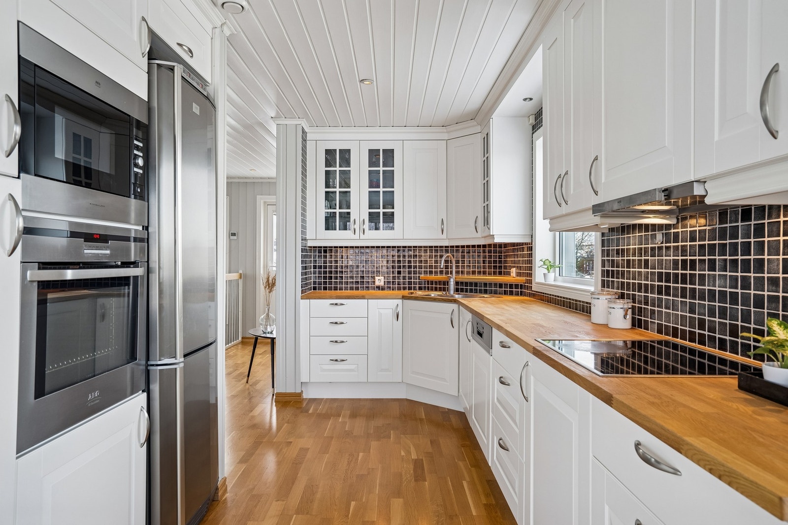 Kjøkkenet fremstår i harmoniske farger Galleribilde