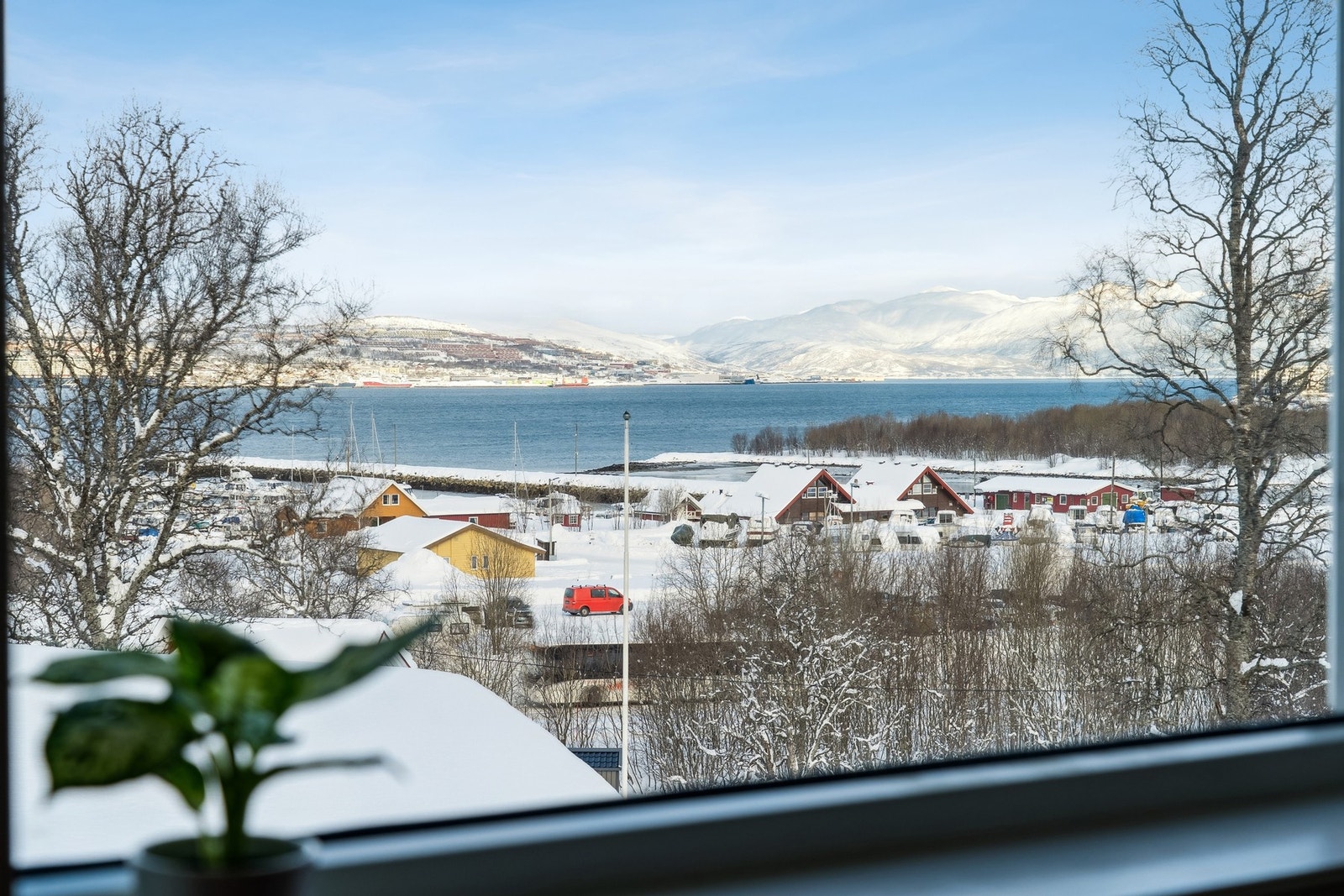 Det er etablert utvendig solavskjerming i 2. etasje. Galleribilde