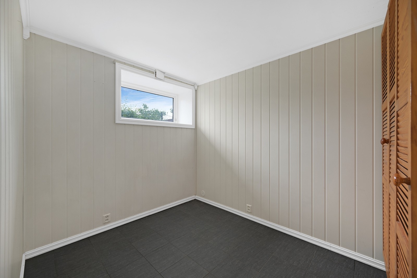 Her er det et rom som benyttes som soverom (lite vindu ifølge takstmann) Galleribilde