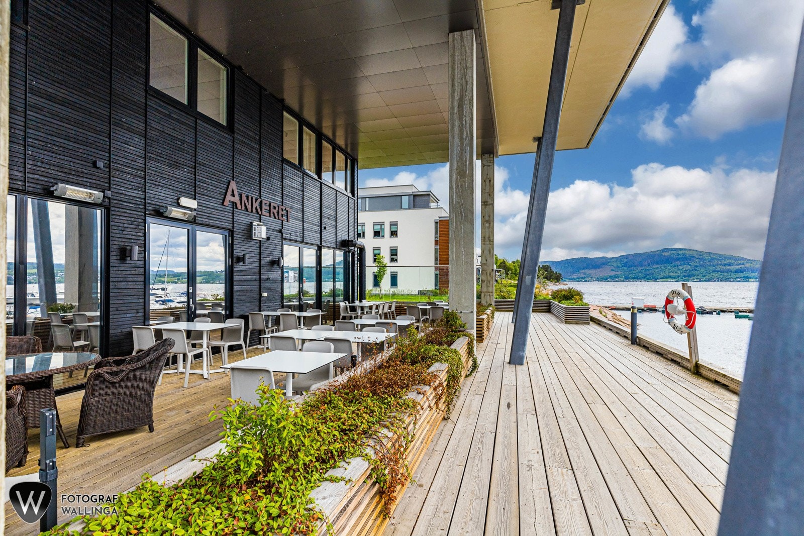 I umiddelbar nærhet ligger Ankeret - en italienskinspirert restaurant med servering på brygga. Galleribilde