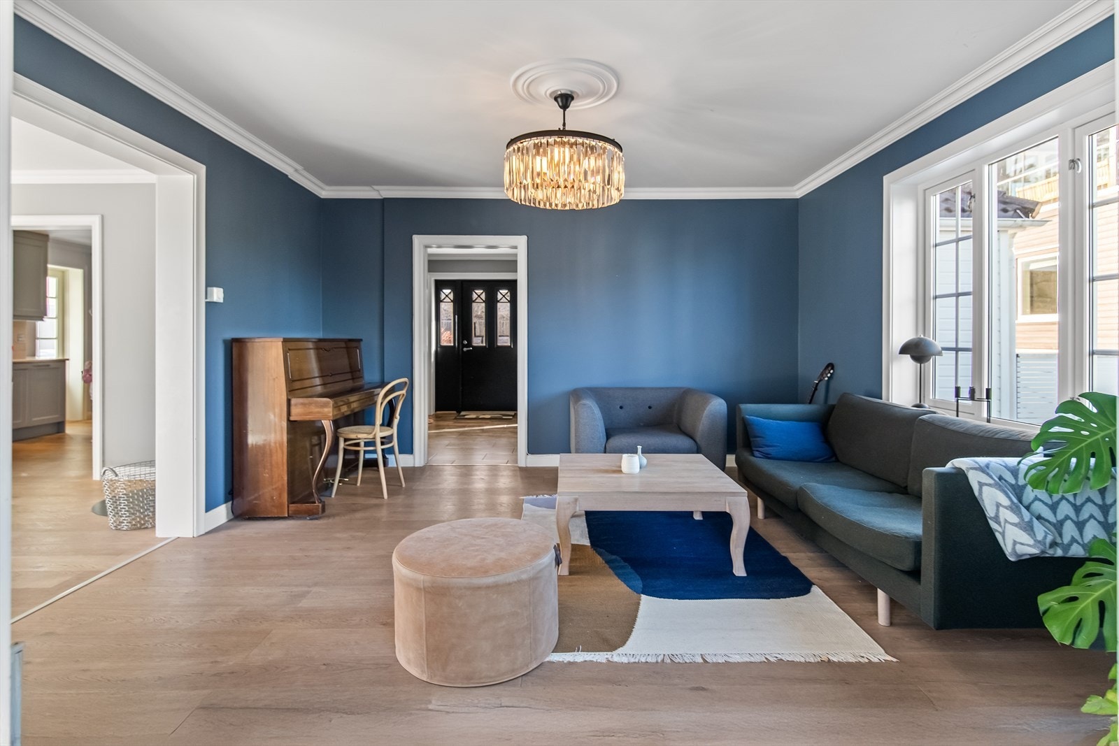 Stue nr. to har fint plass til sofaløsning med tilhørende møblement. Galleribilde