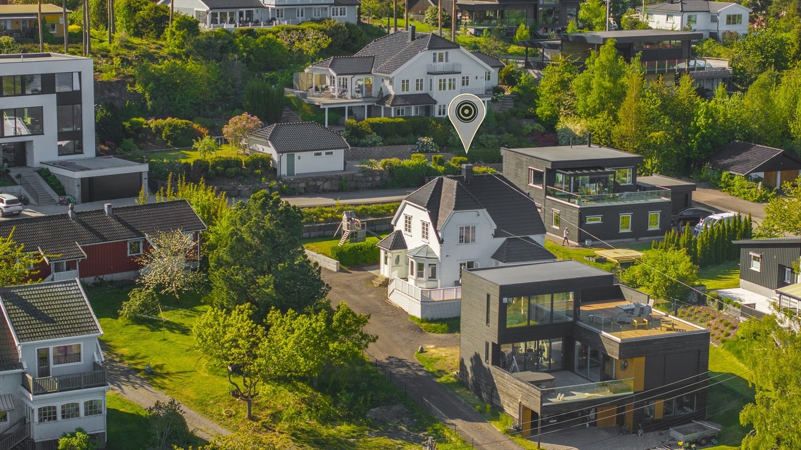 Eiendommen er beliggende i et av Nøtterøys mest ettertraktede boligområder på Duken. Galleribilde