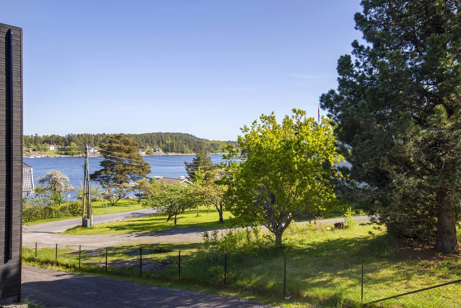 Legg merke til utsikten fra boligen og den umiddelbare nærheten til sjøen! Galleribilde