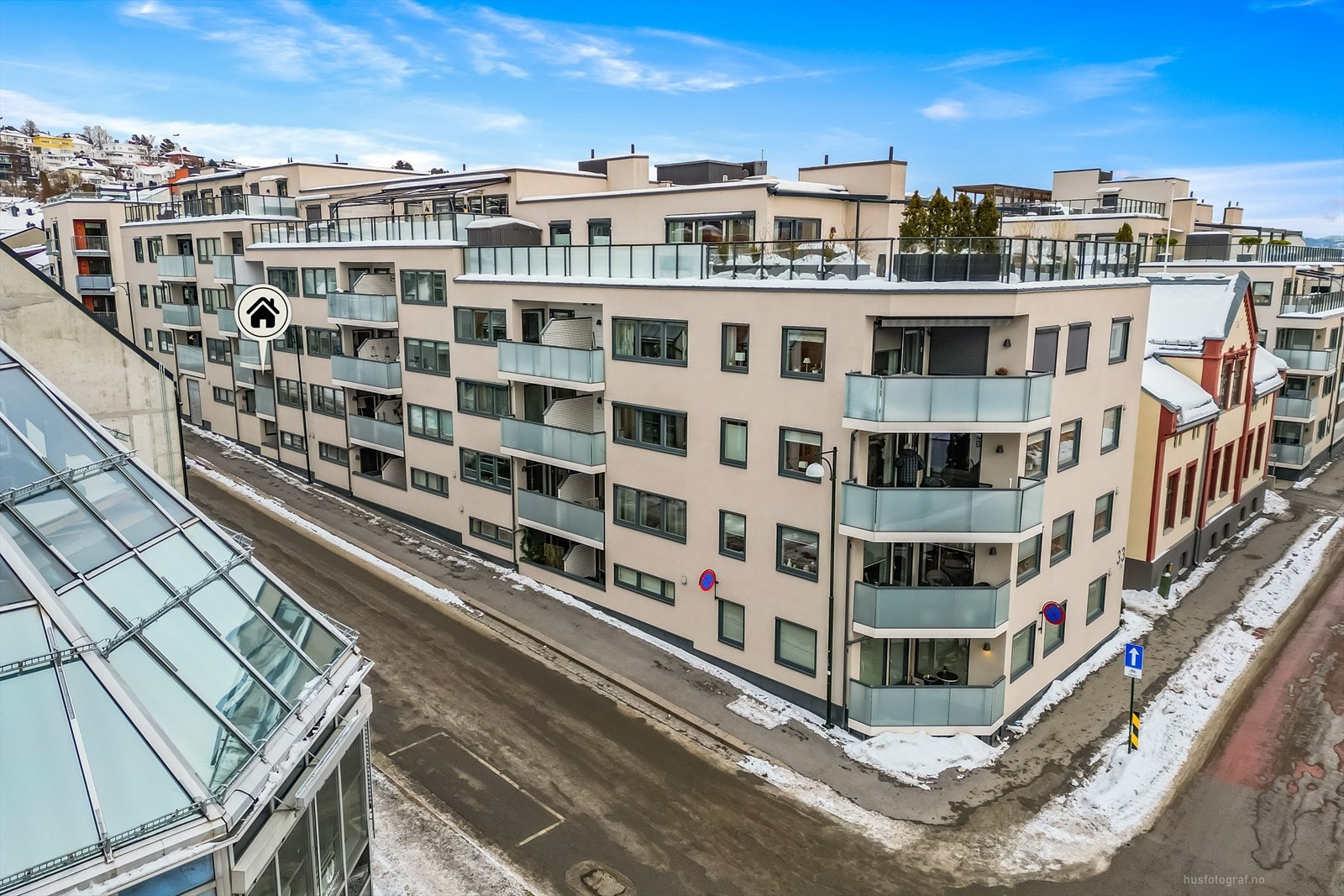 Du kan gå eller sykle til det aller meste. Det er bare noen minutters gange til CC kjøpesenter og gågata i Drammen. Galleribilde