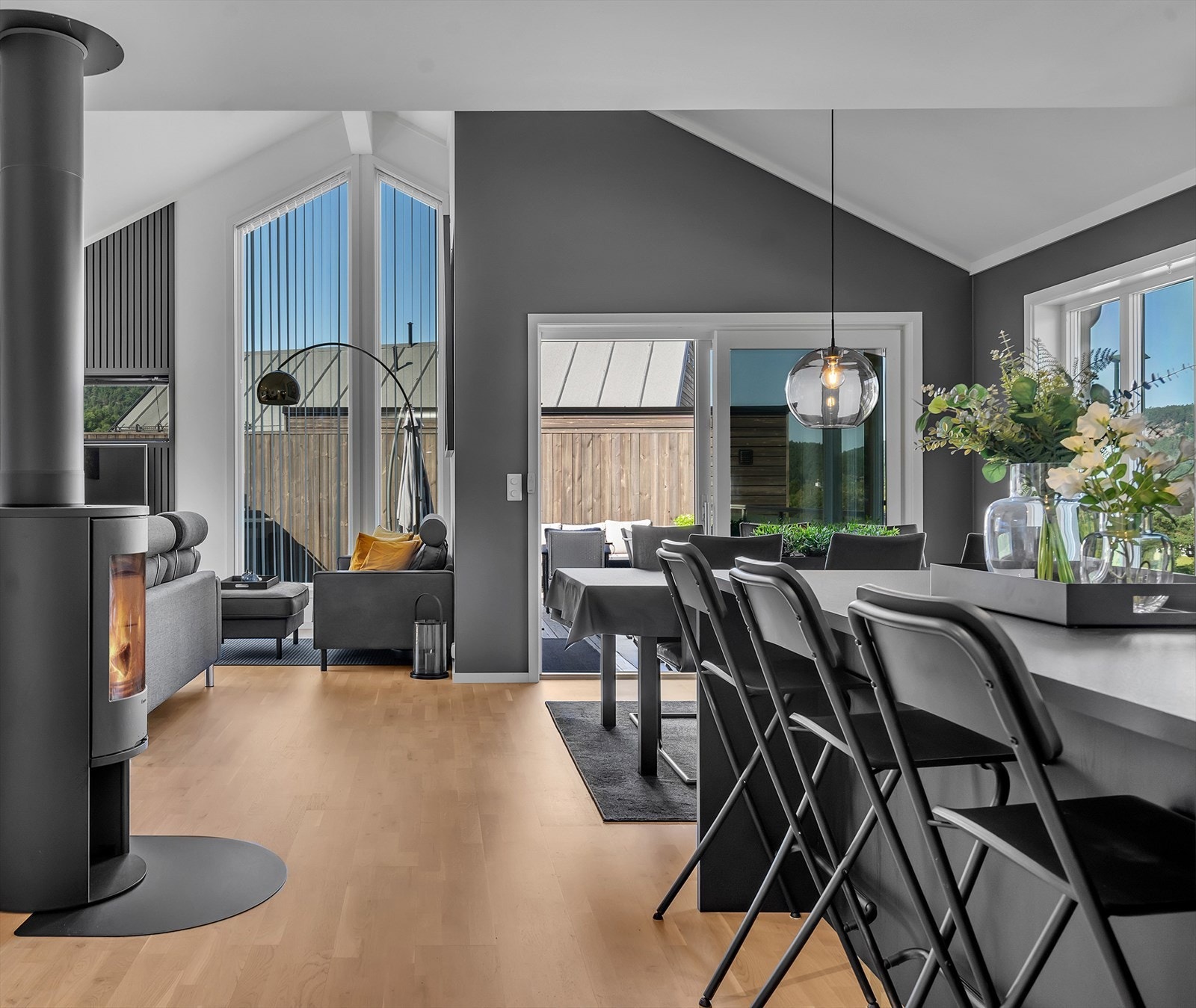 Spisestue/stue Galleribilde