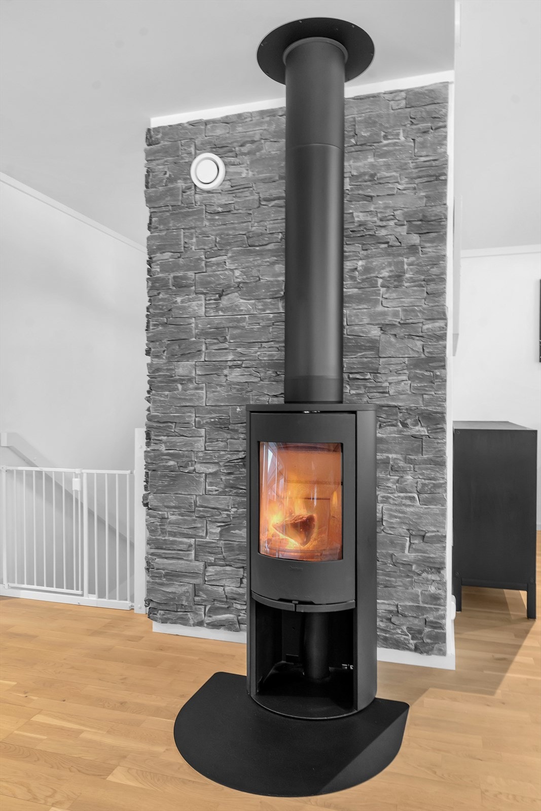 Effektiv vedovn sørger for god varme og hygge Galleribilde