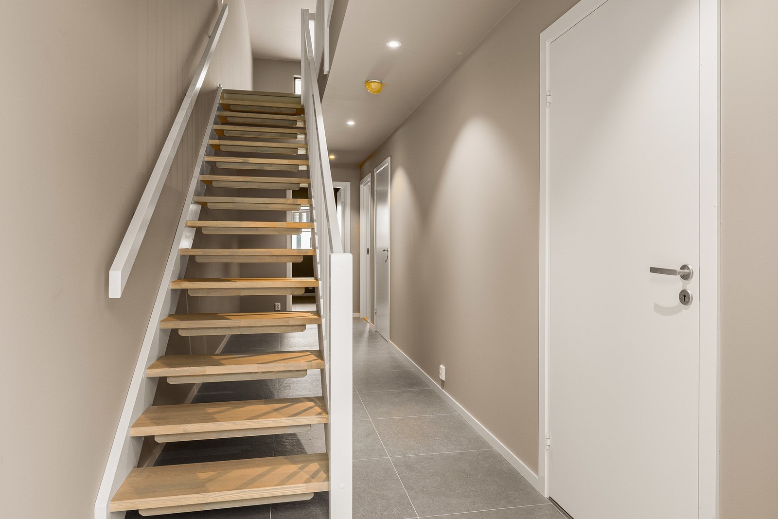 Velkommen ned i1.etasje Galleribilde