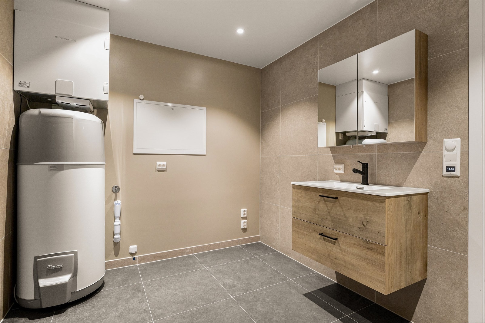 Opplegg for vaskemaskin, og plass til tørketrommel Galleribilde