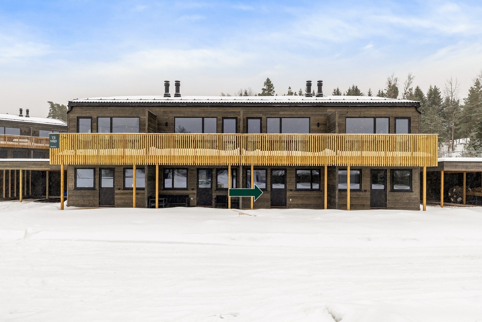 Boligen ligger fint til på østsiden av Kodal i rolige og familievennlige omgivelser. Her bor du skjermet til med nærhet til skog og grønne omgivelser. Galleribilde