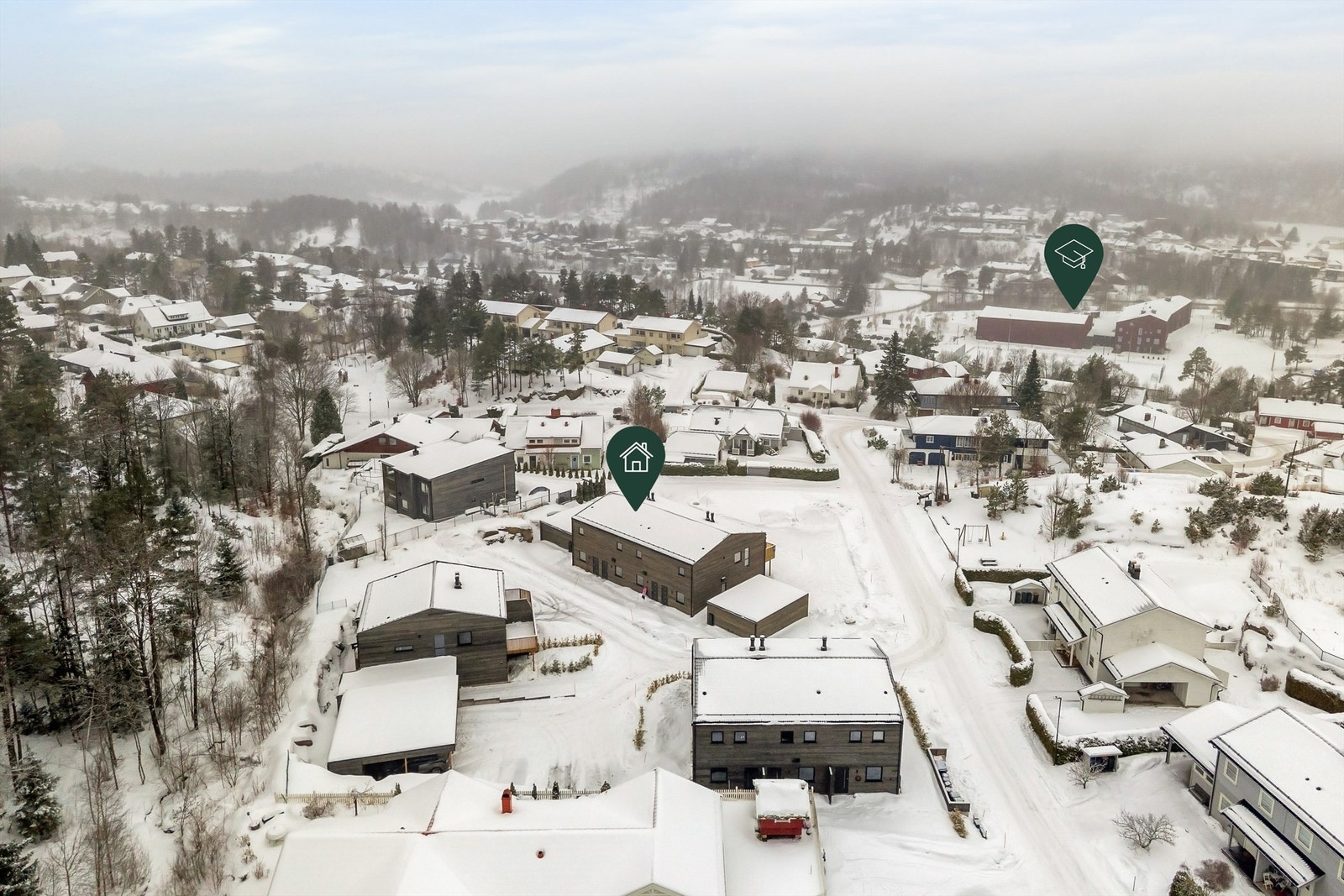 Kodal barneskole og barnehage ligger ca. 750m gange fra boligen. Galleribilde
