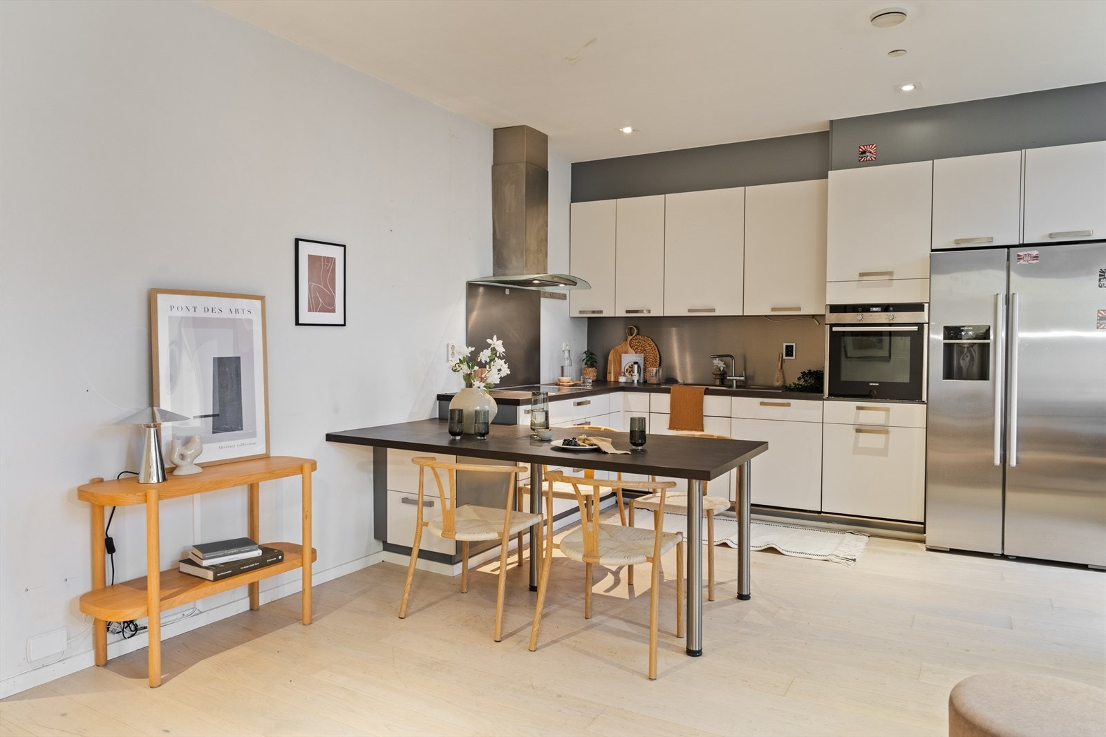 Gjennomgående og fint parkettgulv i hele leiligheten. Galleribilde