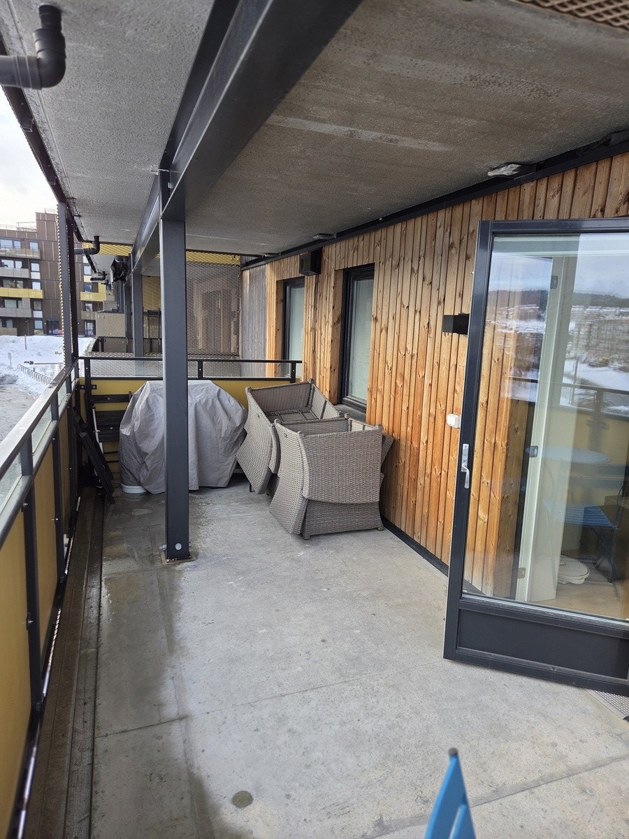 Romslig Balkong Galleribilde