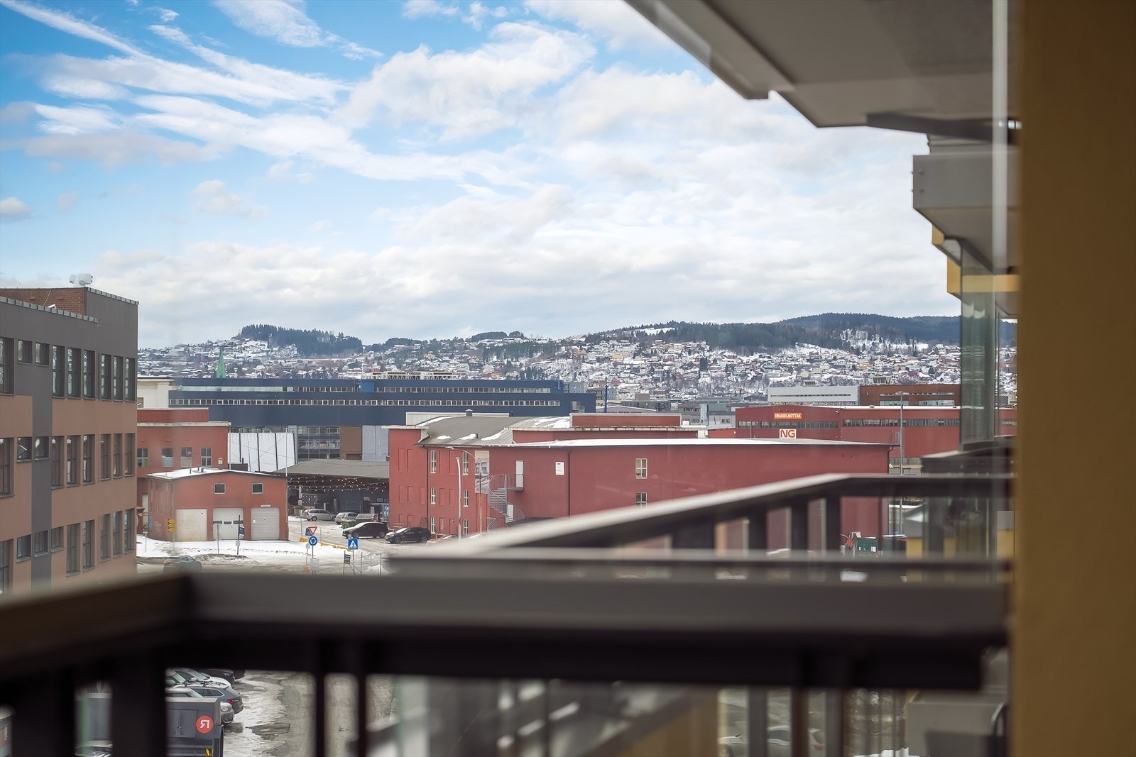Fra balkongen har du god utsikt og lite innsyn. Galleribilde