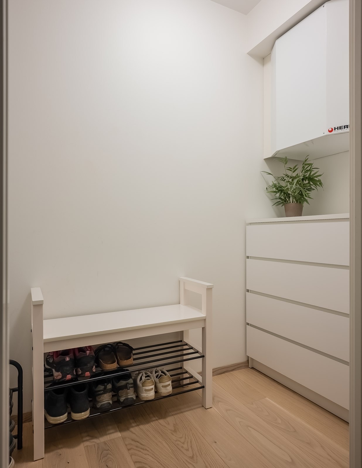 Praktisk innvendig bod på 2m². Kan også brukes som walk-in closet. Galleribilde