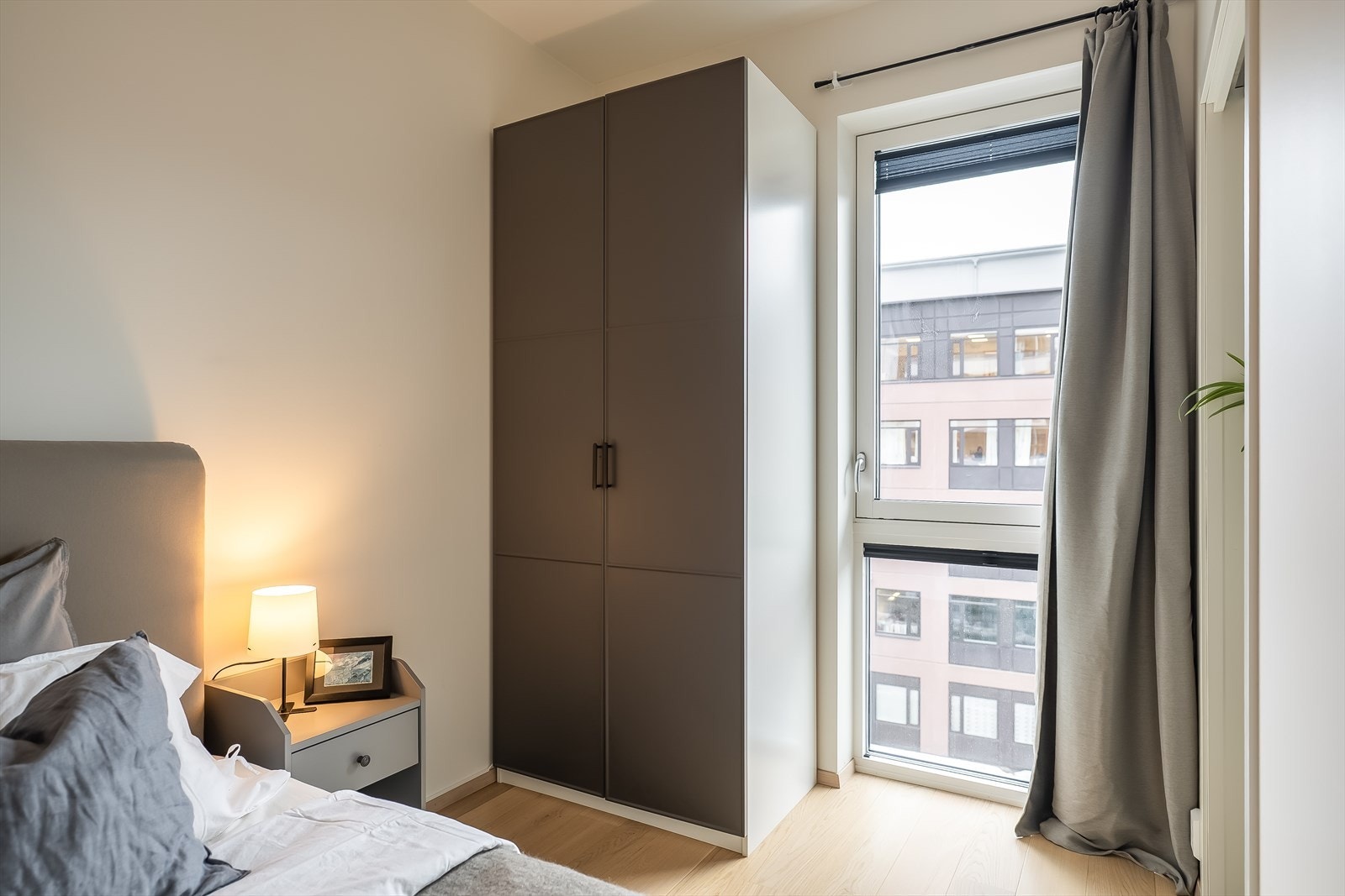 Garderobeskapet medfølger handelen. Galleribilde