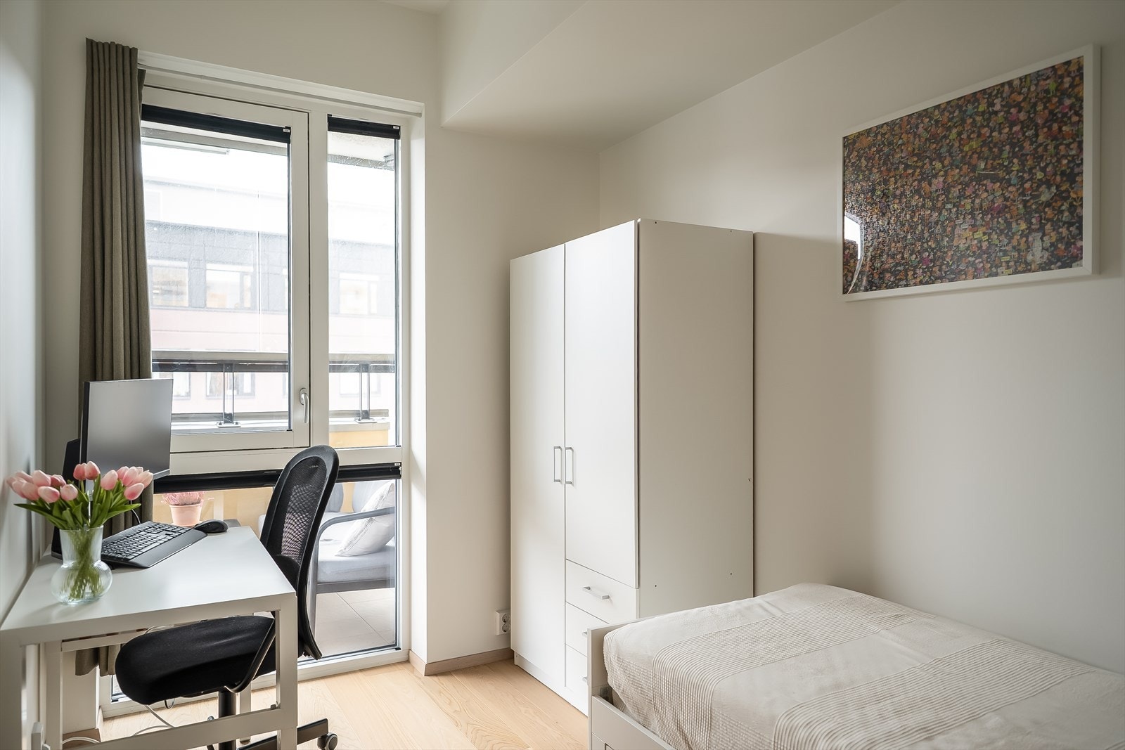 Det andre soverommet måler 7,5m². Alternativt kan man bruke rommet som en ekstra stue eller kontor. Galleribilde