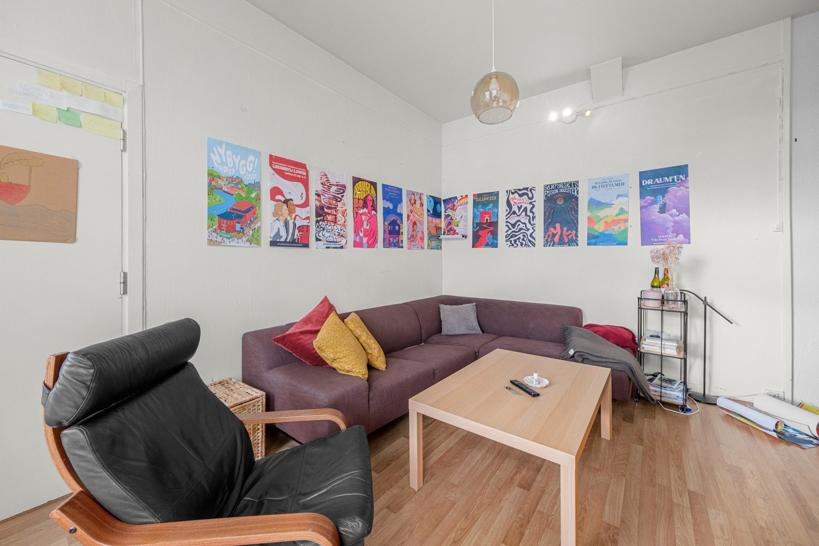 Stue mot sittegruppe Galleribilde