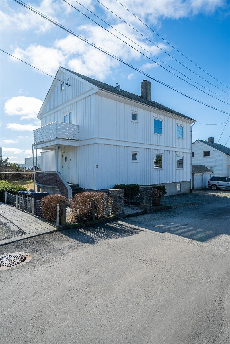 Fasade fra veien Galleribilde