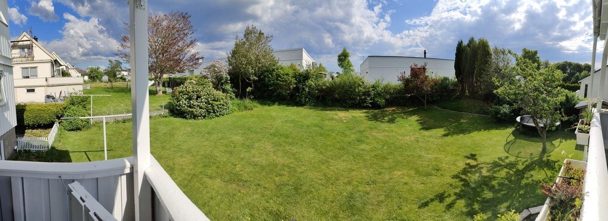 Hage (deles med 2 etg) Galleribilde