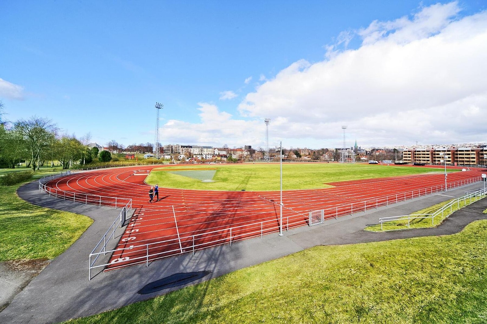 Fine parkområder og treningstilbud i nabolaget. Galleribilde