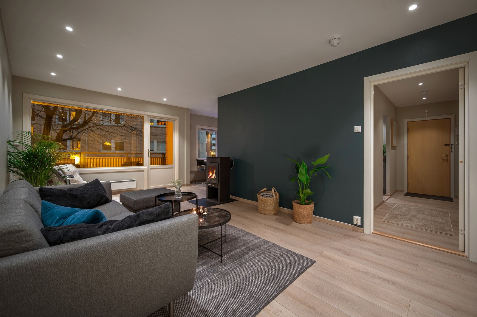 EiendomsMegler1 ved Markus Tangvik har gleden av å presentere en stilsikker 3-roms leilighet i Klostergataa 37 A. Galleribilde