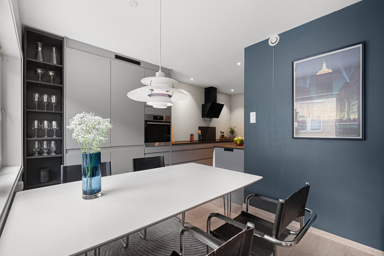 Lekkert og stort kjøkken som ble oppusset i 2022. Galleribilde