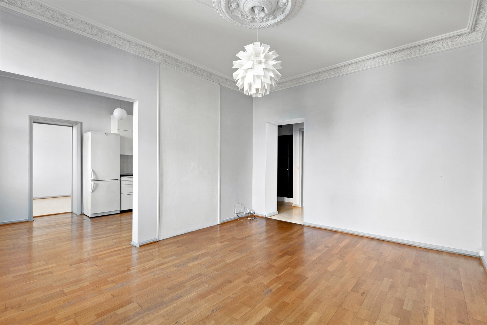 Leiligheten ligger i 3. etasje og inneholder entrè, stue, kjøkken, soverom og bad. Galleribilde