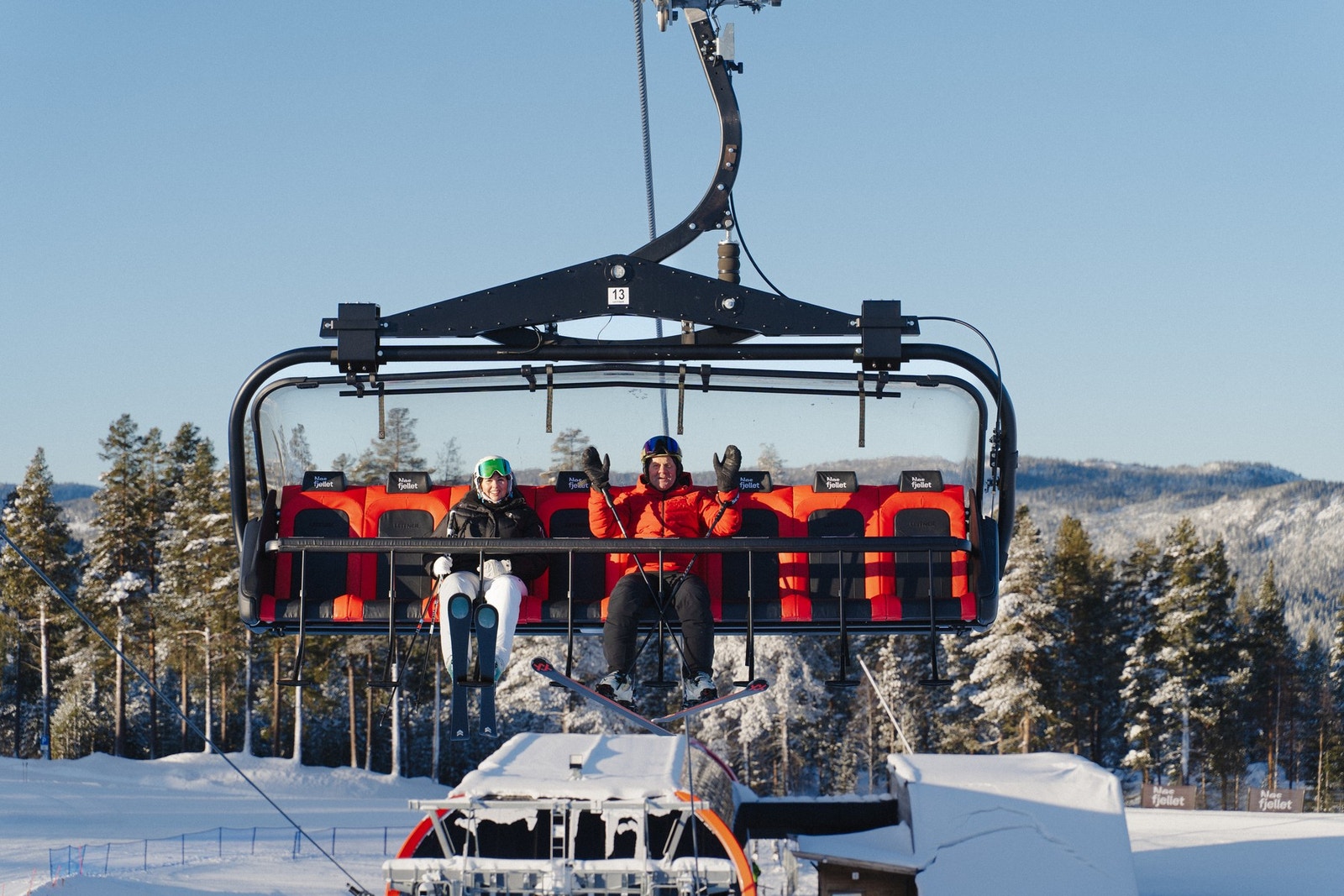 Nesfjellets stolthet; 8 seters stolheis med vindskjerm og varme i setene! Foto: Nikolai Jelstrup. Galleribilde