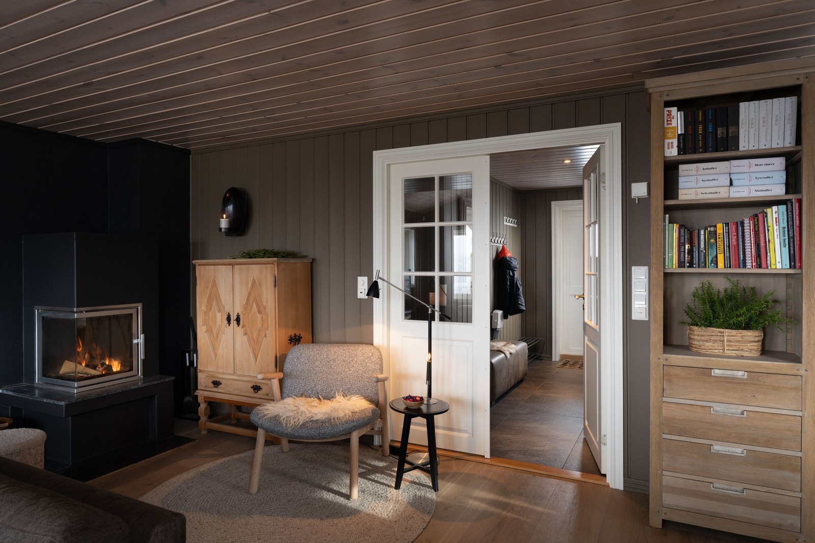 Fra entreen kommer man inn i stua. Galleribilde