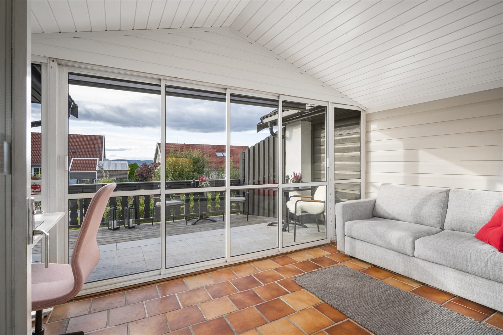 Vinterhage med skyvedører Galleribilde