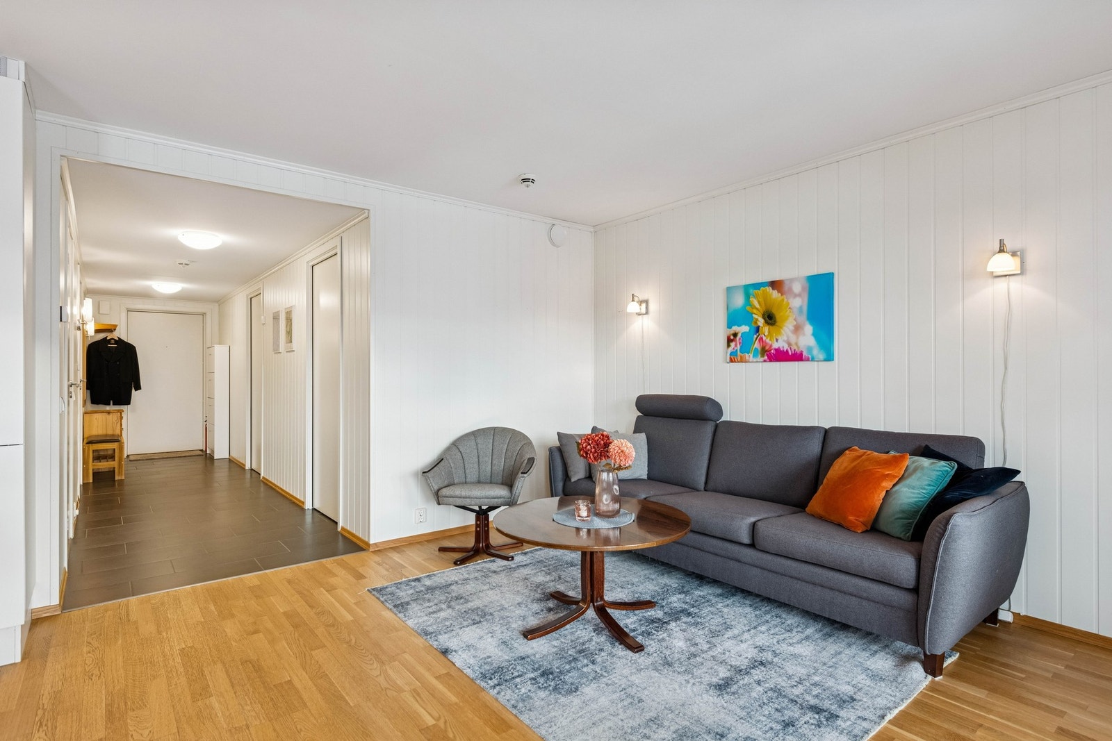 Boligen har en ettertraktet beliggenhet med korte avstander til sentrumskjernen, skole, barnehage og Nord universitet. Galleribilde