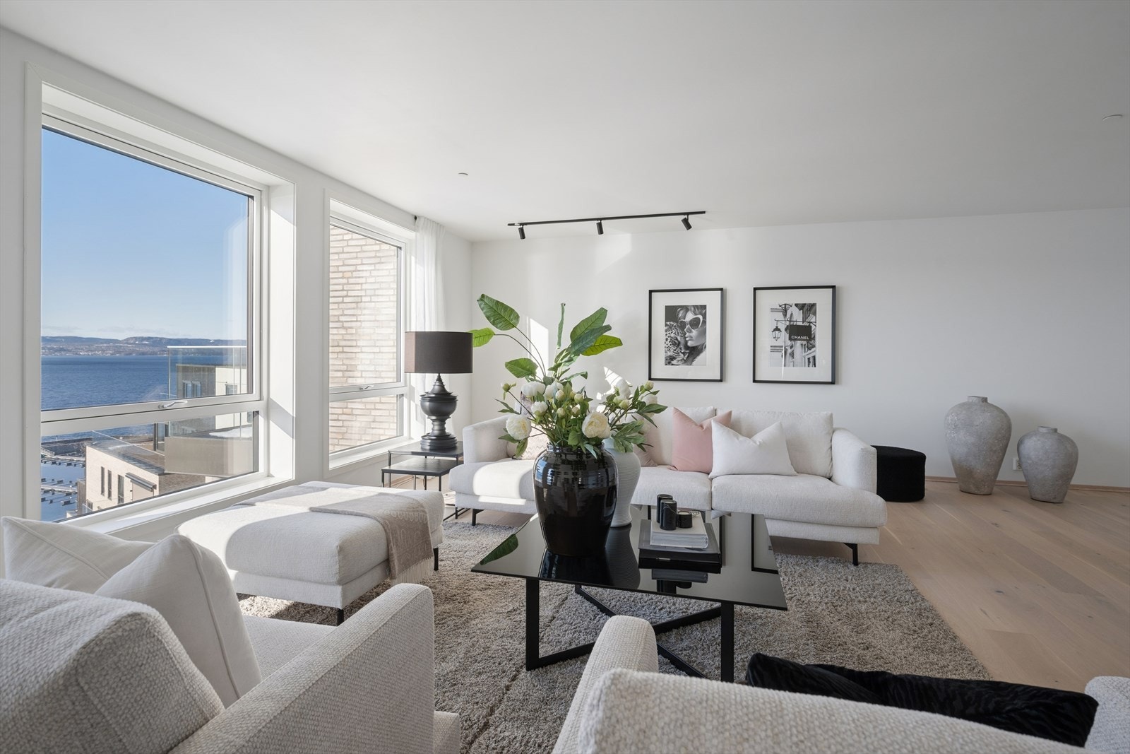 Stue og øvrige rom er malt i fargen BRIS Galleribilde