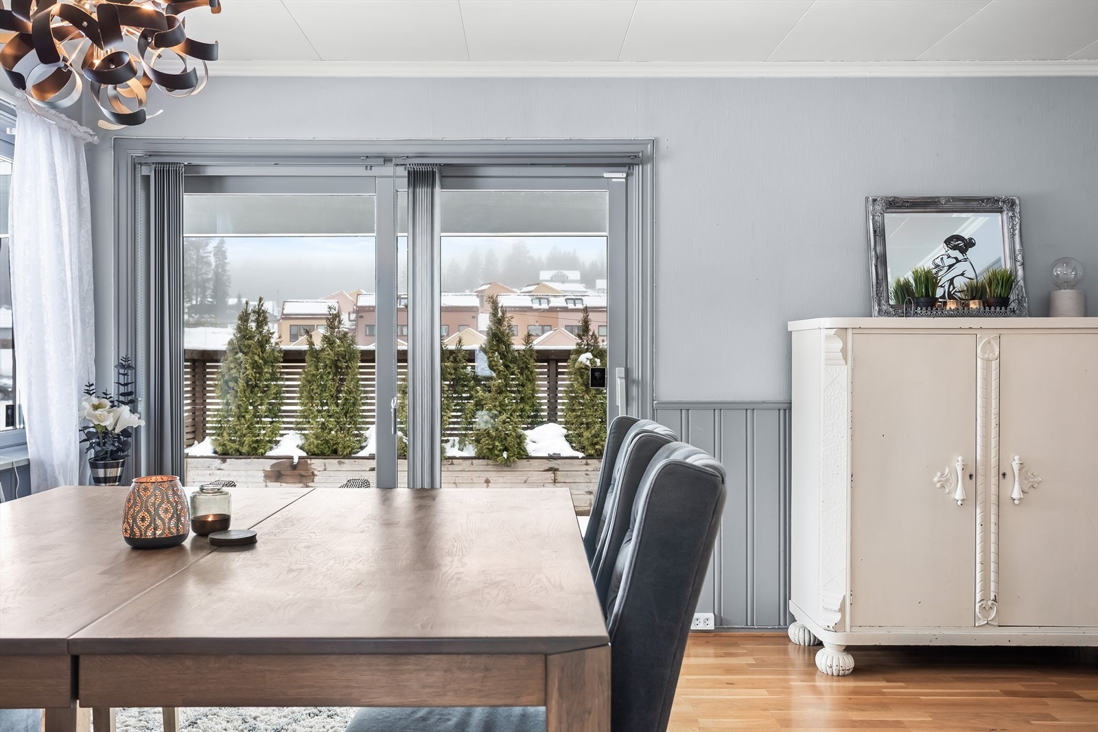 Herfra er det direkte utgang til den store terrassen på 71 m². Galleribilde