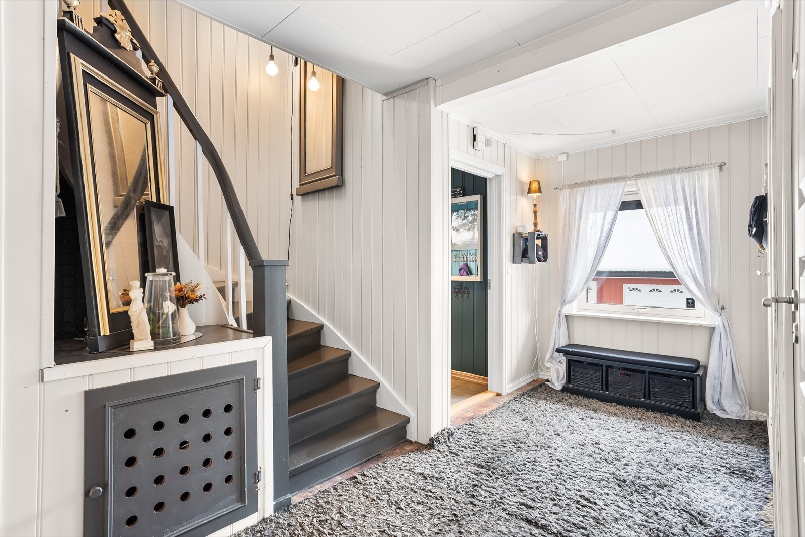 Den solide tretrappen binder etasjene sammen på en god måte. Galleribilde