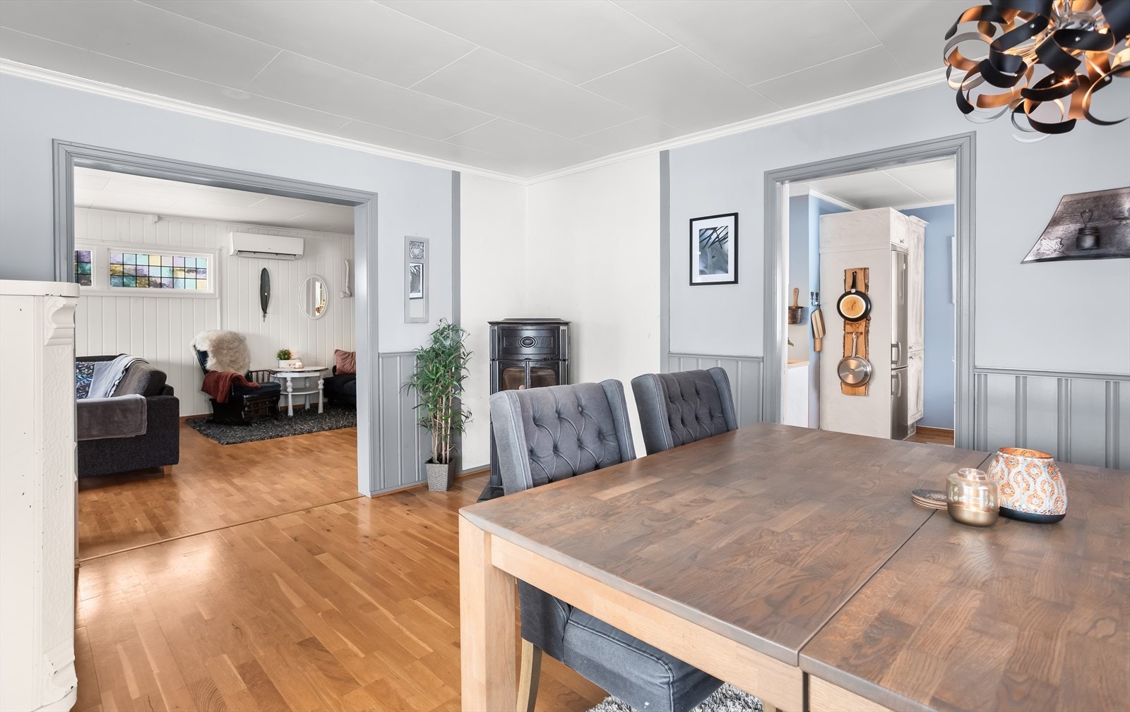 Den gjennomgående planløsningen gir en god romfølelse. Galleribilde