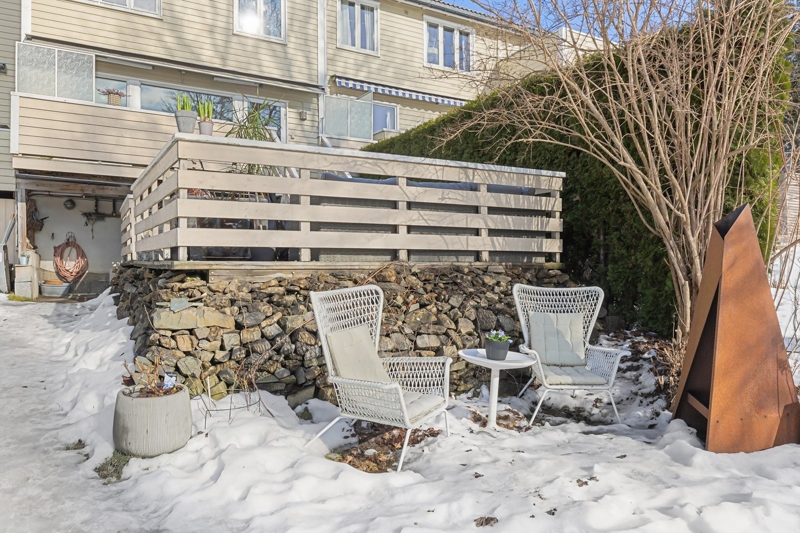 Hage nedenfor terrasse Galleribilde