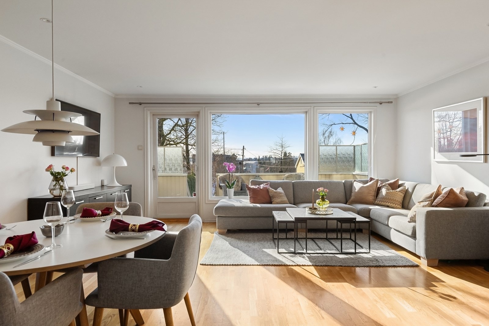 Utgang til terrasse fra stuen Galleribilde