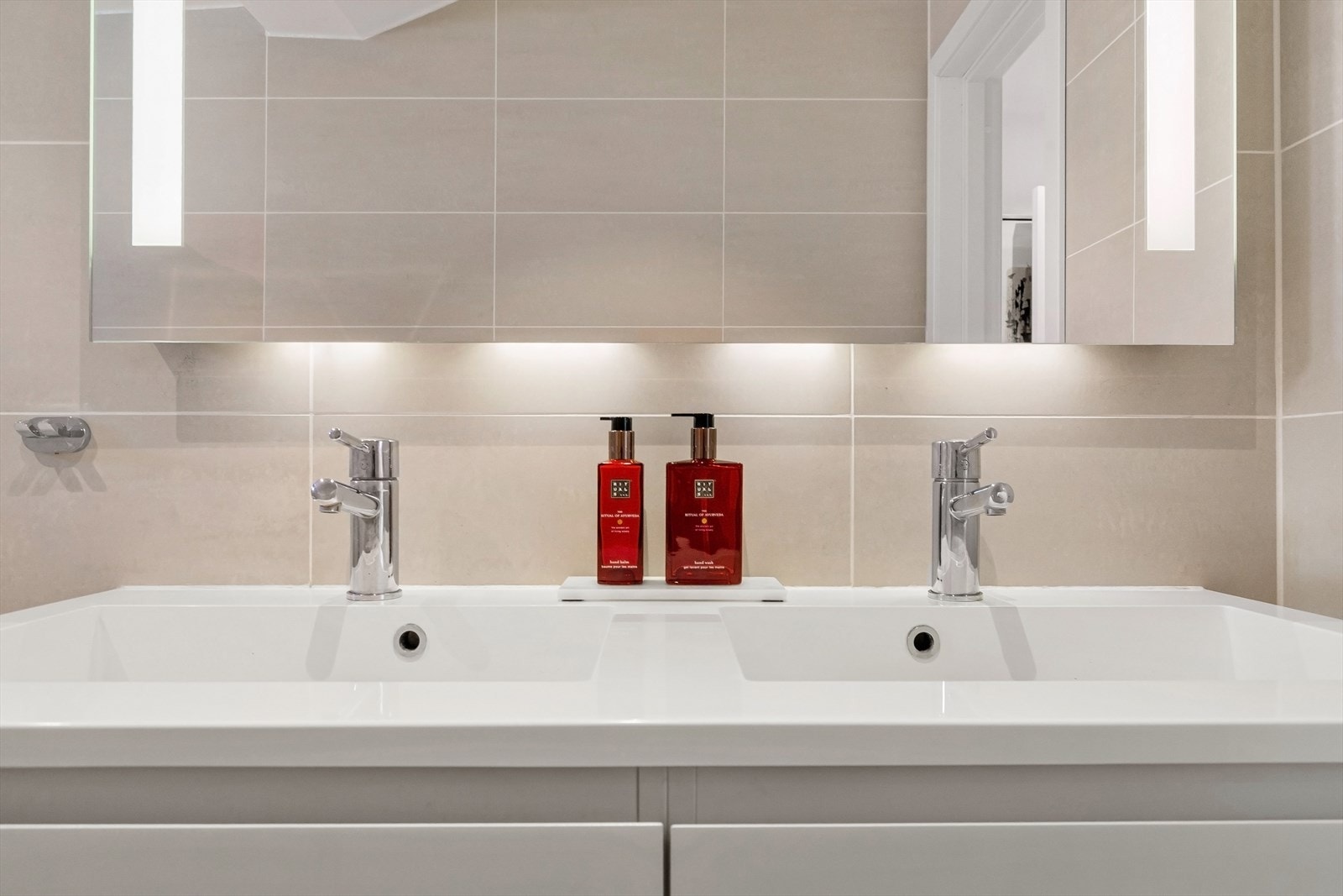 Dobbel servant Galleribilde