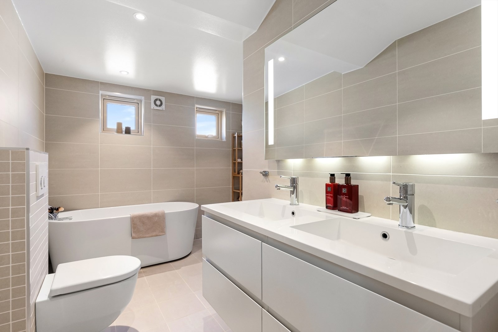 Stort lekkert bad i 2.etg. fra 2015 Galleribilde