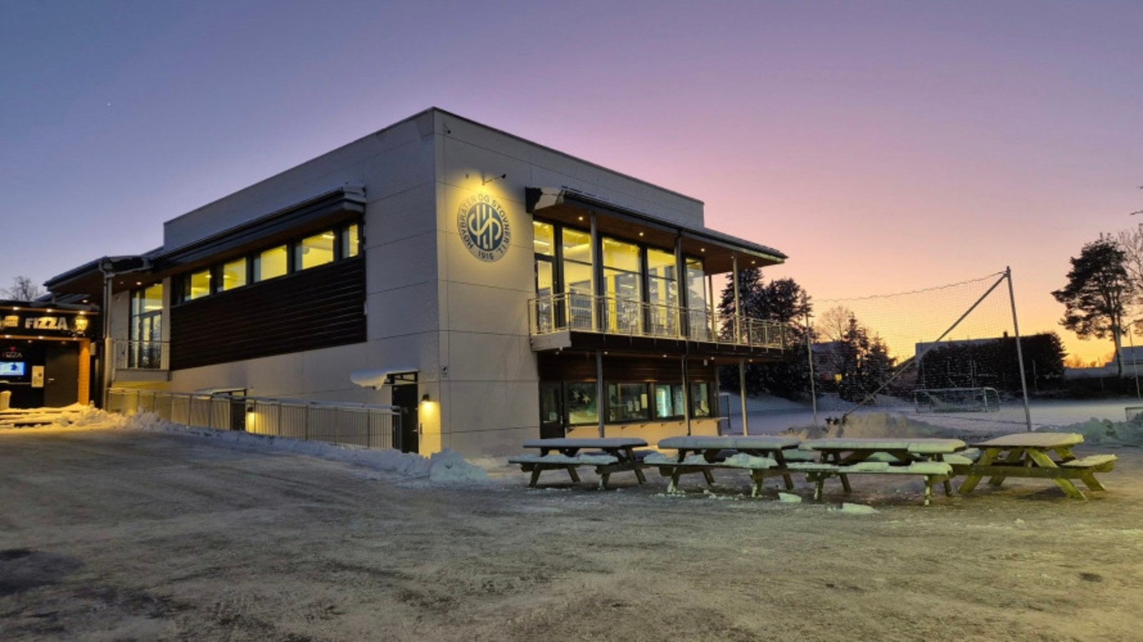 Høybråten og Stovner Idrettslag (HSIL) er en stor breddeidrettsklubb nordøst i Oslo. Klubben har et allsidig tilbud til alle gjennom 17 ulike grupper. Klubben består i dag av ca. 2200 medlemmer. Galleribilde