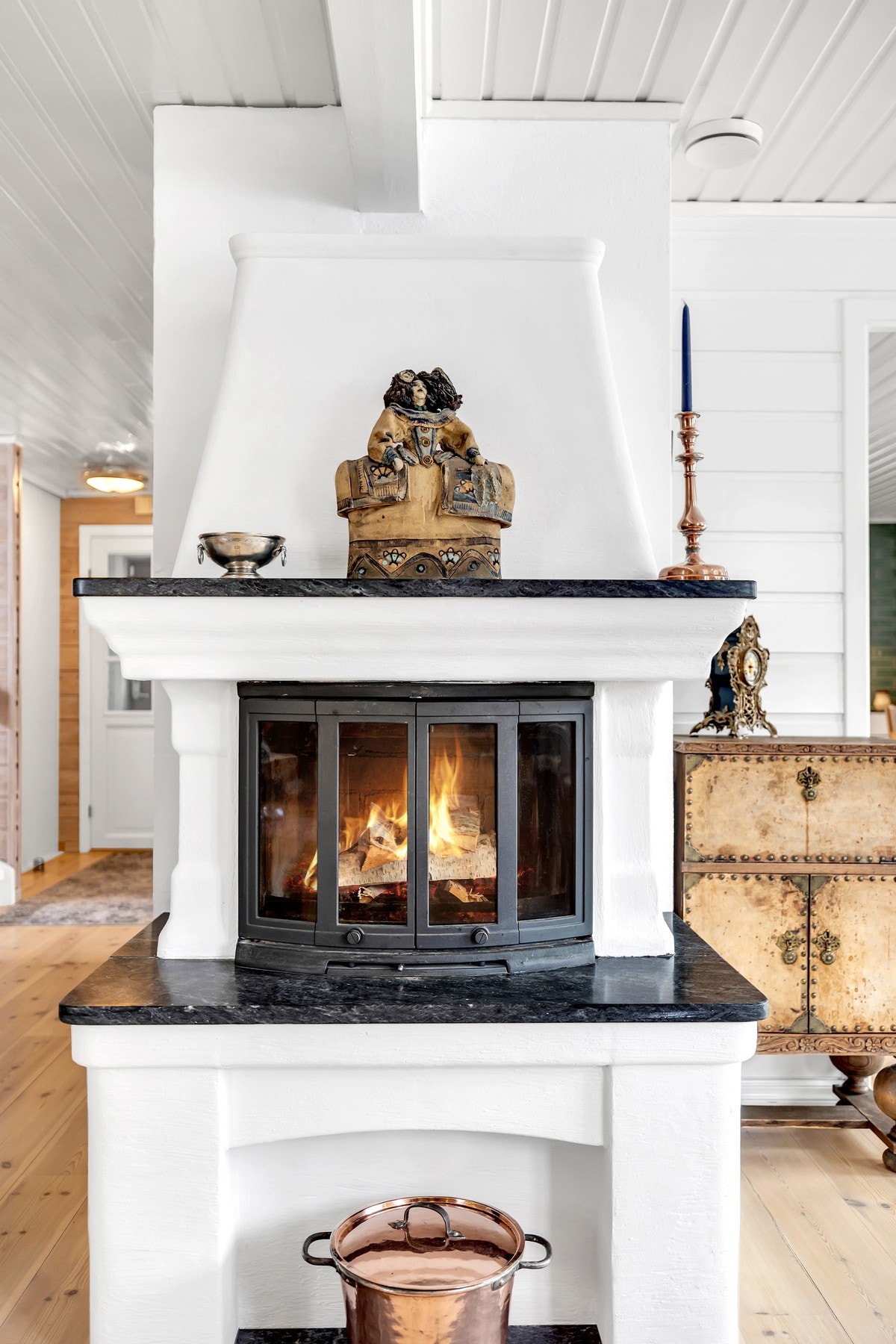 Hyggelig i ildsted i tilknytning til stuen. Galleribilde