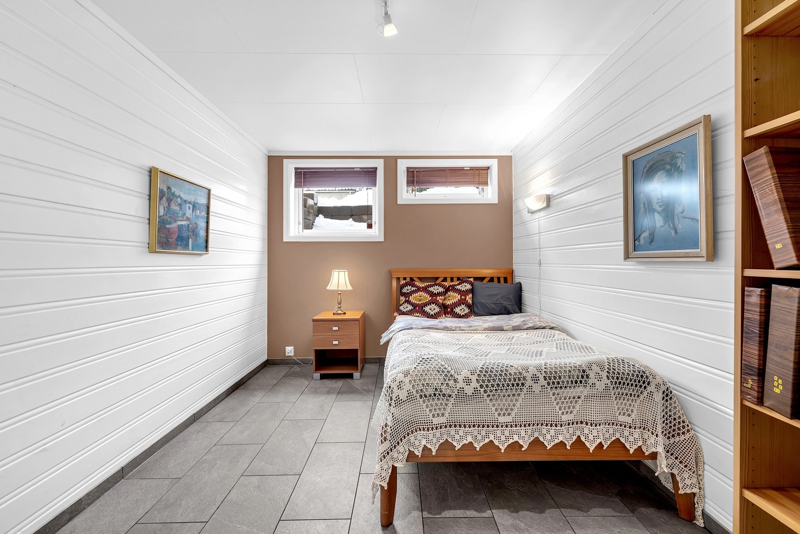 Rommet fremstår i dag som soverom, men er ikke godkjent til varig opphold. Galleribilde