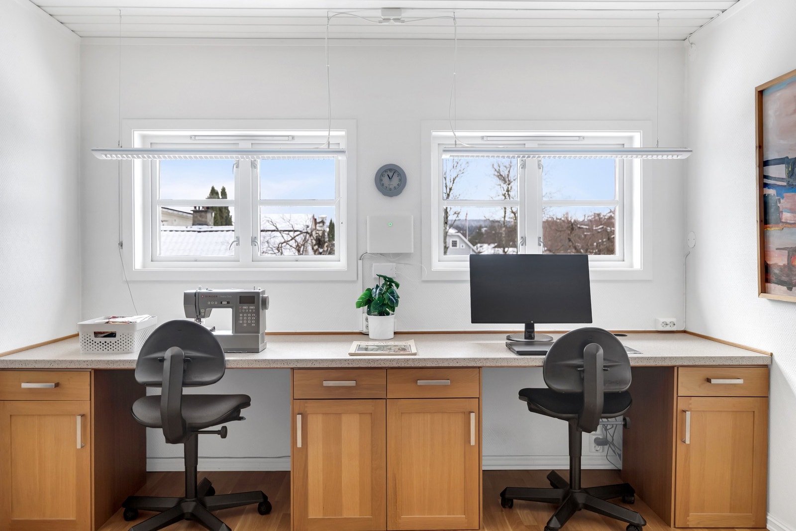 Egnet arbeidsrom med god plass til hjemmekontor. Galleribilde