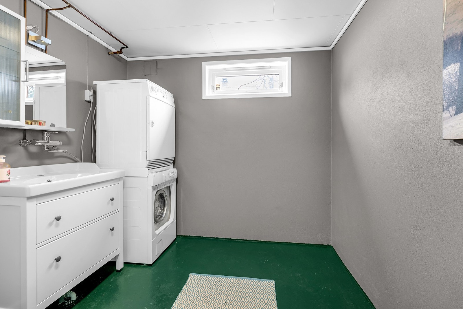Vaskerom med opplegg for vaskemaskin og tørketrommel. Galleribilde